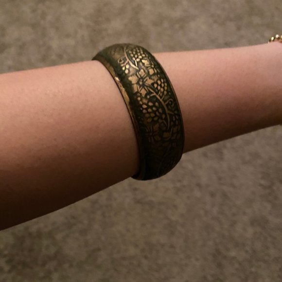 Jewelry - Antiqued Bangle
